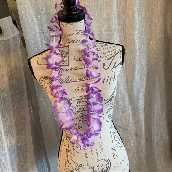 🦄5/$10 Bundled🦄Three Hawaiian leis (set) #1166 - Picture 4 of 4